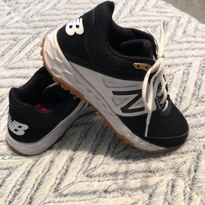 Men’s New Balance indoor/Turf baseball shoe